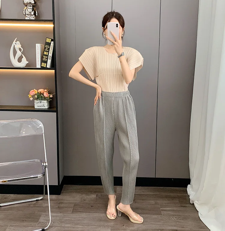 Miyake Pleated 2025 New Summer Casual Harem Pants Versatile Loose Big Yards Radish Pants Large Elastic Women's Commuter Office Miyake Pleated 2025 New Summer Casual Harem Pants Versatile Loose Big Yards Radish Pants Large Elastic Women's Commuter Office